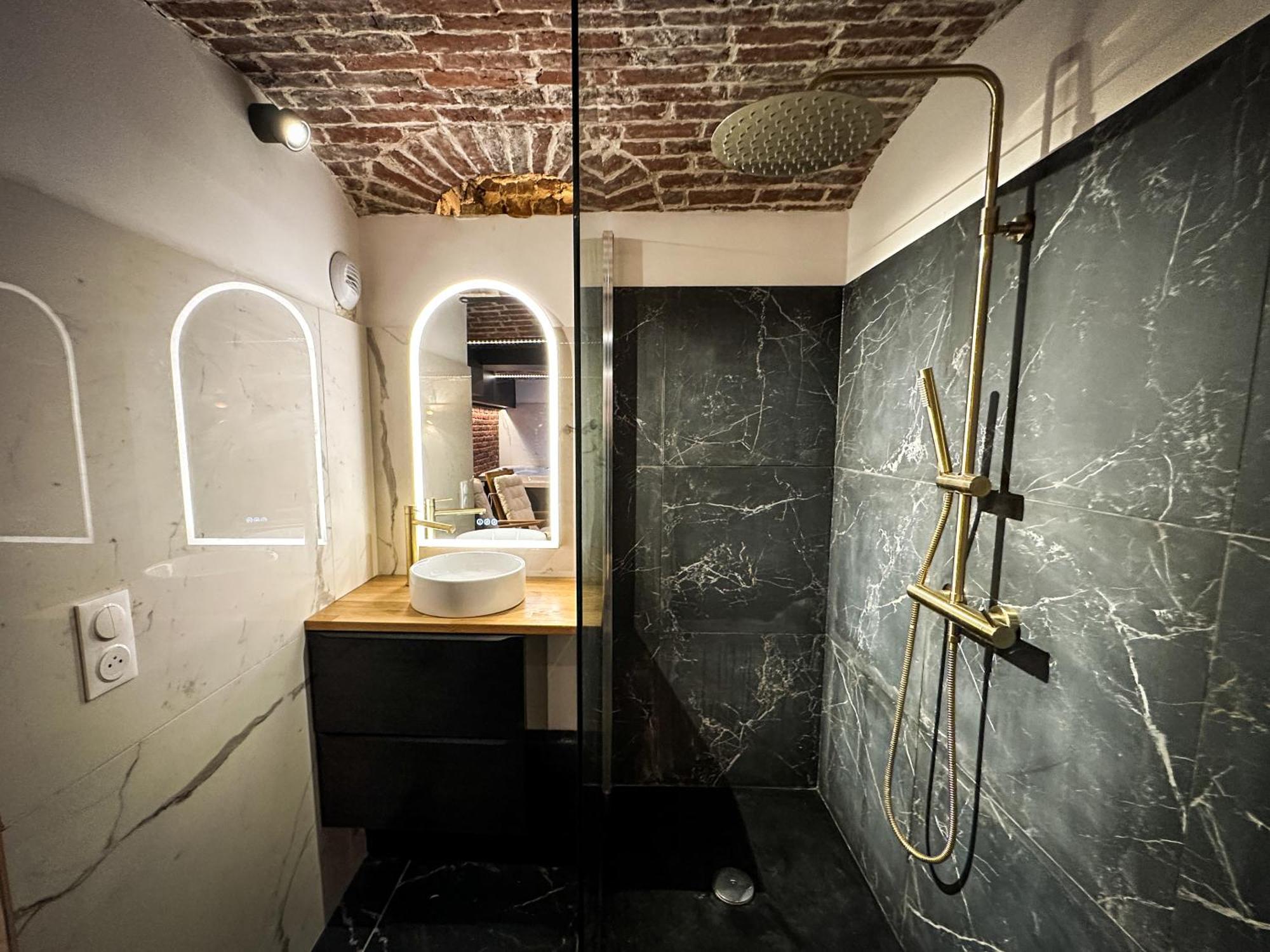 Le Bijou - Appartement, Sauna Et Jacuzzi - Lille Luaran gambar